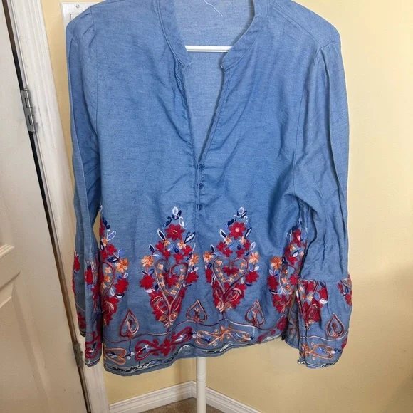 Jaase Embroidered Light Blue Bell-Sleeve Tunic size medium - Picture 9 of 11